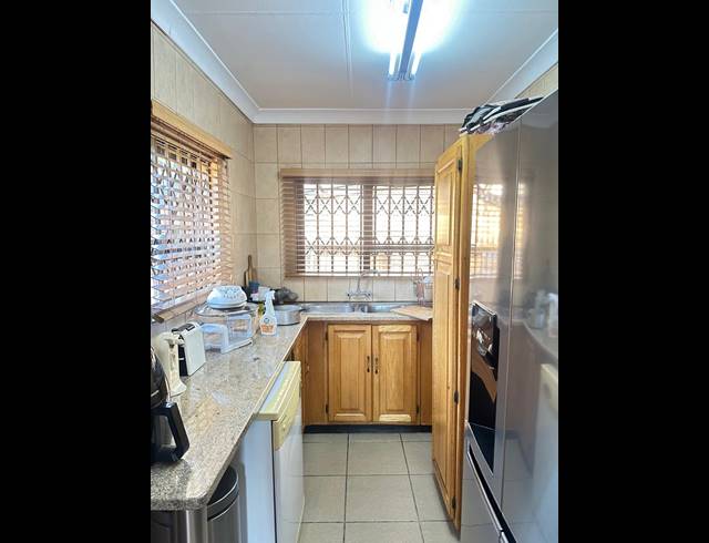 5 BEDROOM FREEHOLD FOR SALE IN REYNO RIDGE